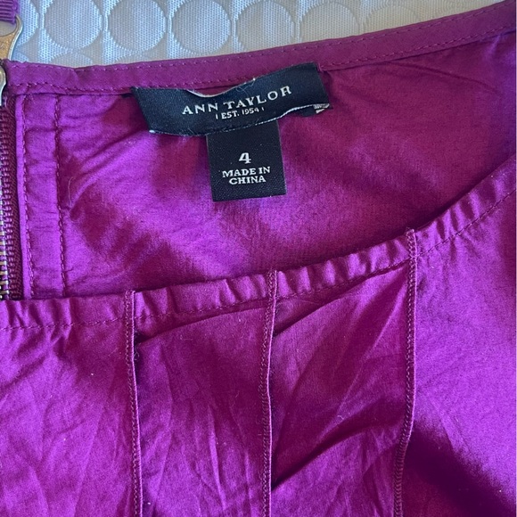 Ann Taylor. Sz 4. Magenta sleeveless top. Ruffled Pleats. Excellent condition 🤩 - Picture 10 of 13